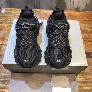 Zapatos Deportivos Casuales de Diseño de Lujo 2025 con Estilo Brillante y Suela Gruesa para Caminar - Product Image 1