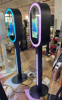 Photomaton professionnel Magic Mirror avec écran tactile LED pour événements.