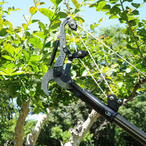 กรรไกรตัดแต่งกิ่ง Old Friend สำหรับต้นไม้สูง ใบมีดสแตนเลส 40 มม. ตัดแต่งได้ขนาด 20-30 มม. โครงสร้างแบบผีเสื้อ - Product Image 1