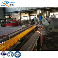 Machine de fabrication de profilés de barre d'étanchéité en PVC pour bande d'étanchéité souple