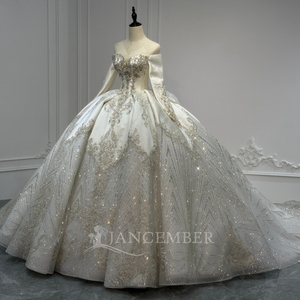 Robe de mariée moderne Xs264 style robe de bal, ornée de strass, de perles et de paillettes, décolleté cœur, dos nu, traîne chapelle, longueur ras du sol - Product Image 4