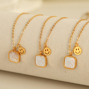 Collier pendentif à la mode, coquille blanche, chaîne dorée, motif carré, fleur, visage souriant, pour femmes, bijoux cadeau - Product Image 1