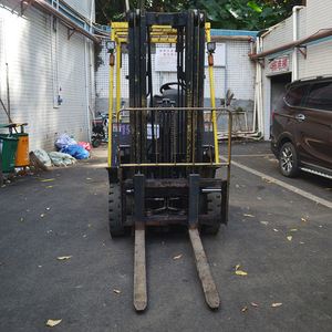 Chariot élévateur électrique Hyster 1,5 tonne, centre de charge 500 mm, commande assise, utilisation intérieure, pneus pleins - Product Image 4