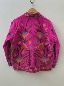 Chaqueta de Invierno Estilo Boho Étnico de los Años 70, Bordada a Mano con Diseño Floral y Animal, Tejida en Terciopelo Suzani, Rellena de Algodón, Regalo para Ella - Product Image 6