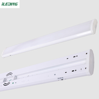 Luminaria LED Comercial IP65 de 2FT/4FT, Tipo Batten, Montaje en Superficie, Iluminación Lineal con CRI 80, 5000K Luz de Día, Carcasa de Hierro, Regulable