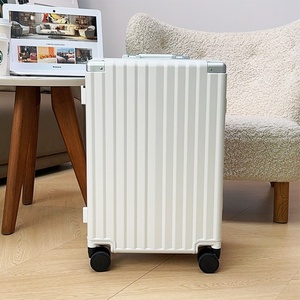 Valise à roulettes haut de gamme en aluminium avec serrure TSA, roues universelles silencieuses, robuste et pouvant être posée sur un chariot - Product Image 4