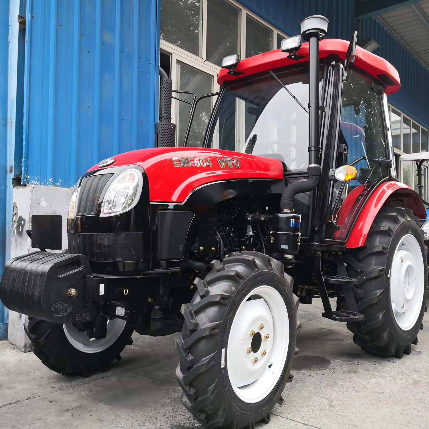 Сельскохозяйственный трактор YTO 50 л.с., 4x4, 4wd YTO-EMF504 колесный трактор с фронтальным погрузчиком и кабиной в Чили