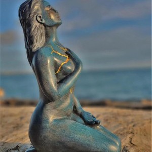 Estatua de Diosa del Amor Propio, Figura de Resina Curativa, Escultura Femenina Arrodillada, Decoración Espiritual para el Hogar y el Jardín - Product Image 3