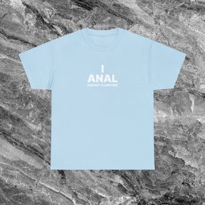 Camiseta con diseño de meme divertido y sarcástico: No soy abogado, sino un analista. Diseño azul claro unisex. Camiseta promocional. - Product Image 1