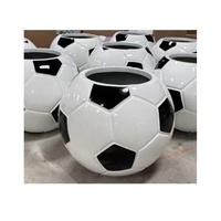 Pot Bunga Bentuk Bola Sepak dari Fiberglass, Laris Manis, Ukiran Tangan, Tahan Lama, Ringan, Ramah Lingkungan, Elegan, Dilengkapi Lubang Drainase
