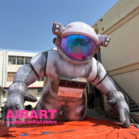 Publicité géant gonflable alien astronaute astronaute personnages homme de l'espace volant