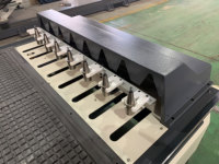 Machine de découpe CNC 1325 4*8 pieds à 3 axes pour le bois, l'acrylique et le plastique, idéale pour l'industrie publicitaire
