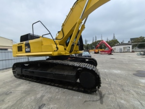 Excavatrice sur chenilles hydraulique Komatsu 40 tonnes d'occasion, robuste, moteur d'origine PC400, faible nombre d'heures de fonctionnement - Product Image 4