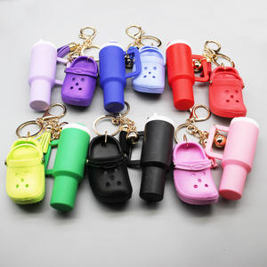 CHENXI Venta Directa de Fábrica: Llavero de Vaso Miniatura con Diseño de Zapatos, Accesorio Lindo para Bolsos y Mochilas - Product Image 2