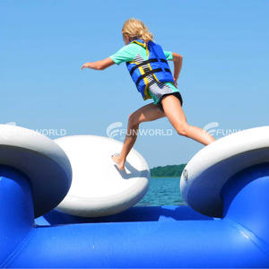 Jouet d'eau gonflable Ninja Quad Steps Parcours d'obstacles d'eau personnalisé pour tous les âges - Product Image 3