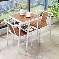 Ensemble de table et de chaises de restaurant moderne en bois massif écologique durable pour usage commercial, restaurant et barbecue