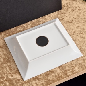 Bandeja de Exhibición de Joyería de Cerámica Plateada con Diseño Art Deco y Patrón de Plantas, Forma Cuadrada, Venta Directa - Product Image 4