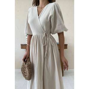 Robe longue simple beige en mousseline, coupe trapèze, col rond, taille naturelle, respirante, pour usage quotidien décontracté, en tissu tissé - Product Image 2