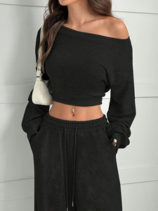 Conjunto de Pantalones Cortos y Top de Color Sólido para Mujer, Hombros Descubiertos, Corte Holgado, Estilo Casual Urbano, Logotipo Bordado, Disponible en Stock - Product Image 4