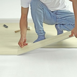 Nuevo Suelo Vinílico SPC con Sistema de Clic, Diseño Moderno Personalizado para Hoteles, Antideslizante, Impermeable, con Núcleo Rígido de PVC, Modelo 9306 - Product Image 4