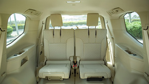 Auto Usado en Buen Estado, <span class=keywords><strong>Toyota</strong></span> Land Cruiser 300 <span class=keywords><strong>VX</strong></span> 4.0P 2022, Negro, SUV, Listo para Usar, Sin Accidentes, Envío Mundial - Product Image 4