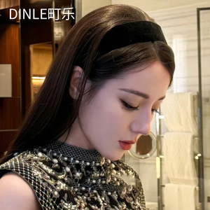 Diadema de Terciopelo DINLE para Mujer, Ancha, Moderna, Accesorio para el Cabello de Uso Diario, Color Sólido, Material de Poliéster - Product Image 1