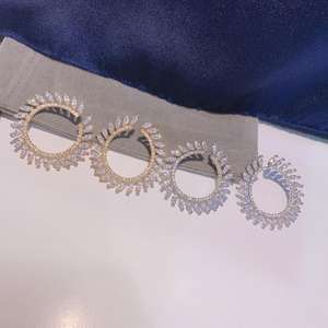 HIBRIDE son yeni moda yaprak şekli kübik zirkonya saplama küpe kadınlar için gelin düğün aksesuarları bijoux E-706 - Product Image 4