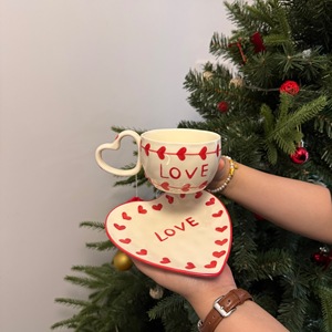 Nouvelle collection 2025, tasses à café en céramique faites à la main et assiettes en forme de cœur, ensemble de tasses à thé, tasses et soucoupes en porcelaine faites à la main - Product Image 3