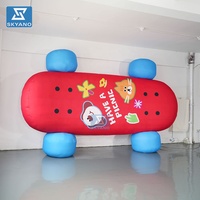 Modèle de skateboard gonflable géant personnalisé avec impression de logo pour la culture de rue, l'affichage lors de carnavals ou la promotion de marque en extérieur