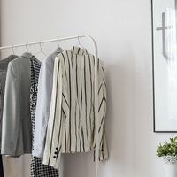 Cintre en métal chromé avec conception de vêtements, soutien de cintres, 10 pièces, vente en gros