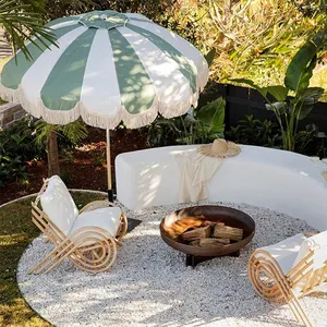 Venta al por mayor logotipo personalizado de alta resistencia gran poste de madera al aire libre bohemio macramé blanco Bali sombrilla de playa con borla de flecos sombrilla de sol