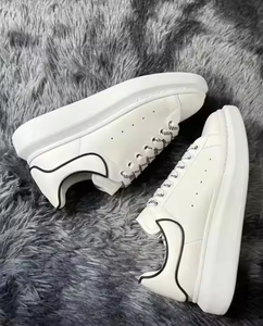 2025 zapatos deportivos Unisex de alta calidad, zapatillas informales para caminar y correr, lona de cuero genuino cerrada, OEM disponible para hombres y mujeres - Product Image 4