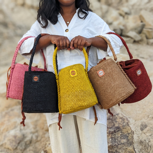 Sac seau en raphia pour femme Ana avec cordon de serrage, style bohème, bandoulière unique, pour la plage et usage quotidien, rose, rouge, marron - Product Image 3