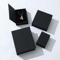 Boîte d'emballage de bijoux de luxe sur mesure de style livre pour bagues, boucles d'oreilles, colliers et bracelets, avec fermeture magnétique