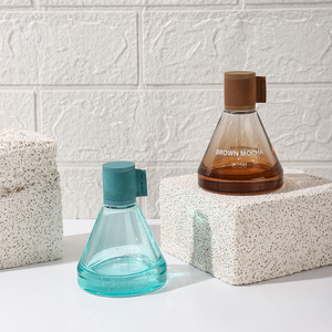 Chum Sang Trọng Rỗng Bơm Lại Thủy Tinh Đóng Gói Chai Tam Giác Không Thường Xuyên 50Ml 65Ml Chai Nước Hoa Với Uốn Phun - Product Image 6