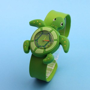 นาฬิกาการ์ตูน 26.9 กรัม หน้าจอสัมผัส สำหรับเด็กชายและเด็กหญิง ดีไซน์น่ารัก เป็นมิตรกับสิ่งแวดล้อม สายซิลิโคน ระบบควอตซ์ หน้าปัด 37 มม. ตัวเรือนพลาสติก ใช้แบตเตอรี่ AAA - Product Image 4