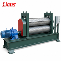 Machine à embosser les tôles en métal à motif feuille de saule LIons 1300 mm, 4 kW, avec rouleau antidérapant