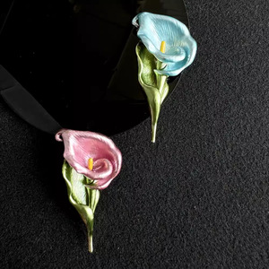 Nueva moda que cae aceite 3D flor Pin broches elegante esmalte Callalily broche Pin para mujer Accesorios - Product Image 2