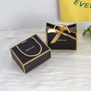 Sacs cadeaux de luxe noirs pour bijoux, mini sacs en papier estampés à chaud pour boutique, 14*6*12cm, pour fêtes de Noël - Product Image 1
