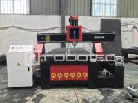 Routeur CNC 4 axes ROBOTEC avec déplacement de 1300x2500, compatible Mach3, 220V/380V, garantie 1,5 an pour le travail du bois et la fabrication de meubles