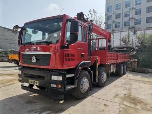 Grue montée sur camion SITRA 8x4, grue à bras télescopique hydraulique de 16 tonnes, 9 m, caisse de chargement, utilisée pour le levage et le transport d'objets lourds - Product Image 3