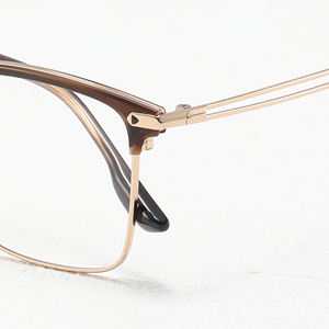 Elegantes Gafas de Sol Minimalistas de Titanio para Hombre y Mujer, Montura Dorada - Product Image 3