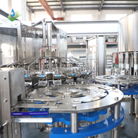 Ligne de production automatique 3 en 1 pour le remplissage, le bouchage et l'emballage de bouteilles d'eau pure minérale