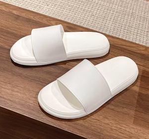 Chaussons d'été décontractés pour femmes McQueenes, doux et confortables avec une coupe ajustée au pied, simples et élégants - Product Image 3