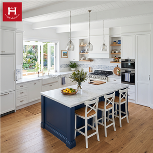 Lemari Dapur Modern Farmhouse Custom HAPPY HOUSES, Kayu Solid Putih Gaya Shaker dengan Pulau Dapur Biru dan Rak Kayu Terbuka - Product Image 1