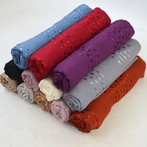新しいトレンディなヒジャーブスカーフ卸売ジャカード織りデザインプレミアム品質コットンヒジャーブデビスコース大人のヒジャーブヘッドカバー2024