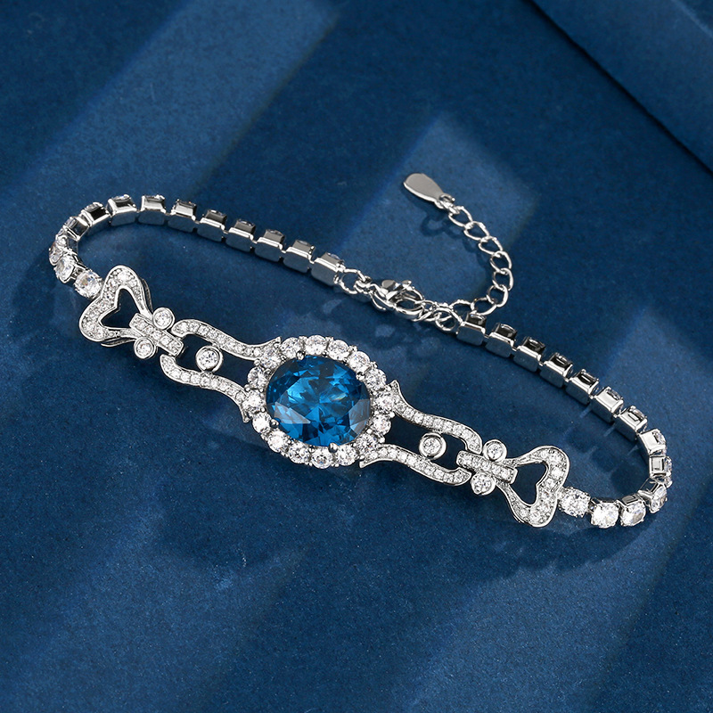 Blue pointed crystal bracelet