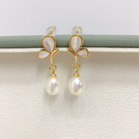 SHDIYAYUN 2025 Nouvelles boucles d'oreilles pour femmes plaquées or 14 carats avec perles d'eau douce, design papillon en coquillage naturel, cadeau