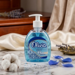 Savon liquide hydratant pour les mains Fashion Accent pour un nettoyage quotidien doux 300 ml Olivia - Product Image 1