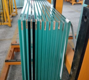 Vente en gros d'usine : Panneaux de verre de sécurité trempé pour escaliers extérieurs, usage industriel et hôtelier, verre de construction découpé <span class=keywords><strong>sur</strong></span> <span class=keywords><strong>mesure</strong></span> - Product Image 6